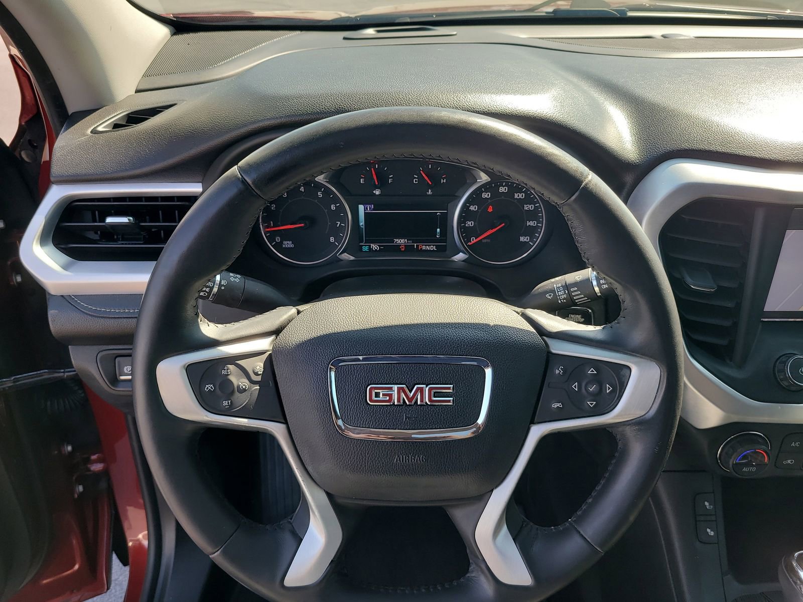 Used 2018 GMC Acadia SLT image 29