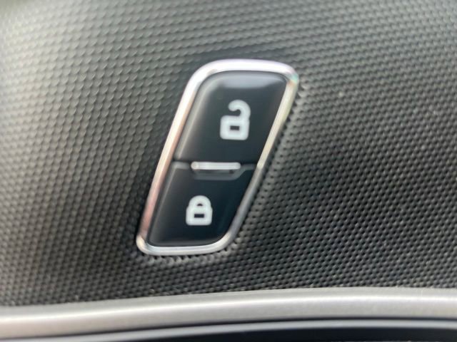 Used 2018 Ford Explorer XLT w/ Equipment Group 202A AWD/4WD image 11