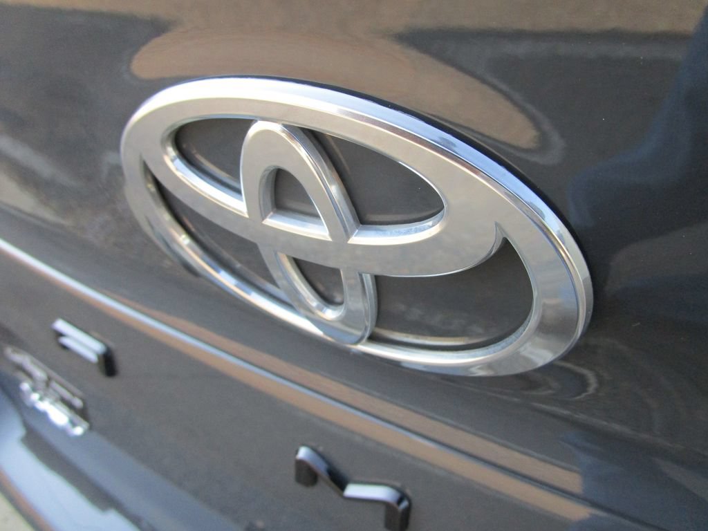 Used 2025 Toyota Camry SE FWD image 16