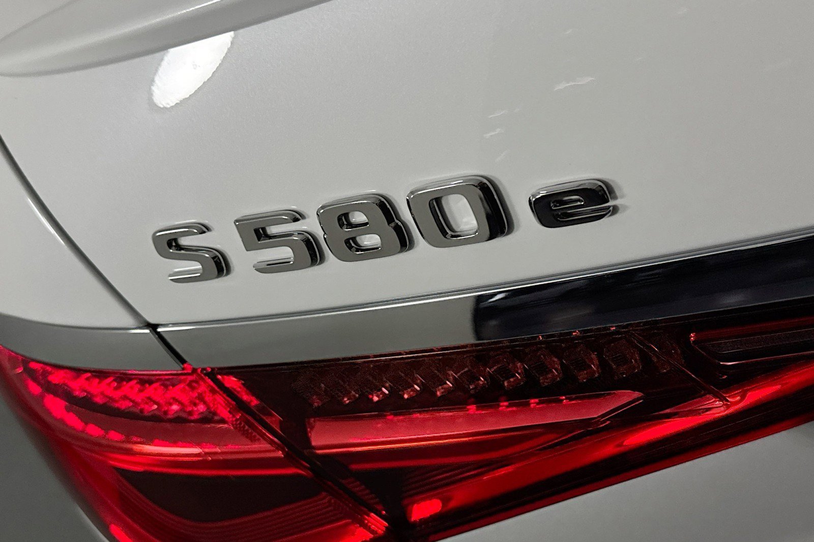 New 2026 Mercedes-Benz S 580e 4MATIC Sedan image 8