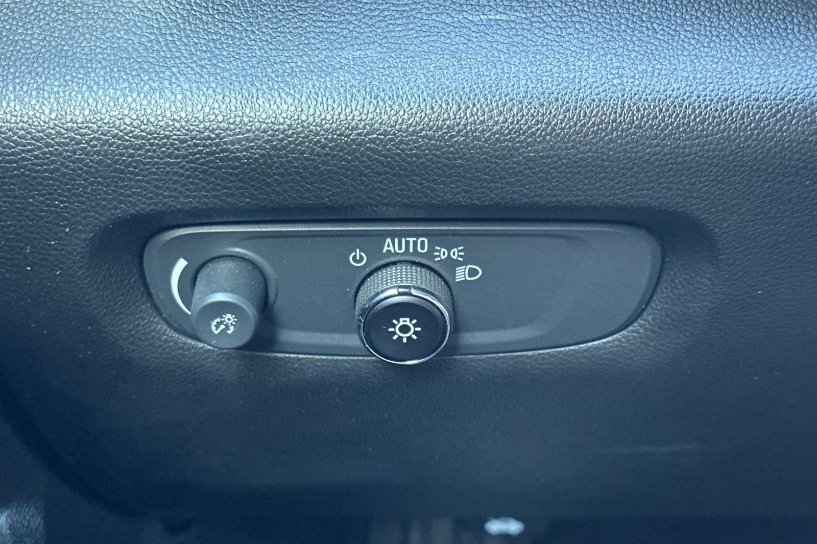 Certified 2023 Chevrolet Traverse LT image 44