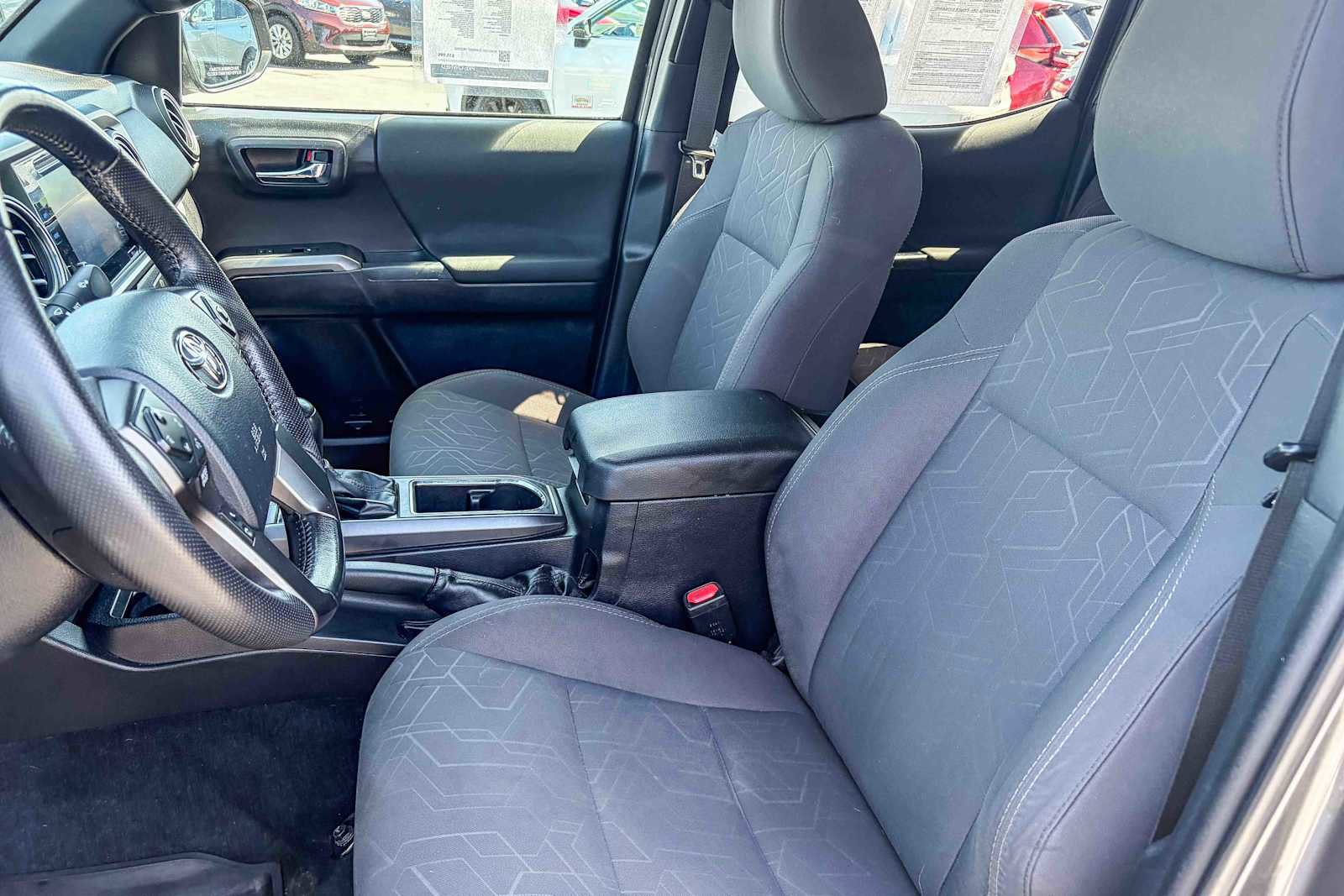 Used 2018 Toyota Tacoma TRD Sport w/ Technology Package image 16