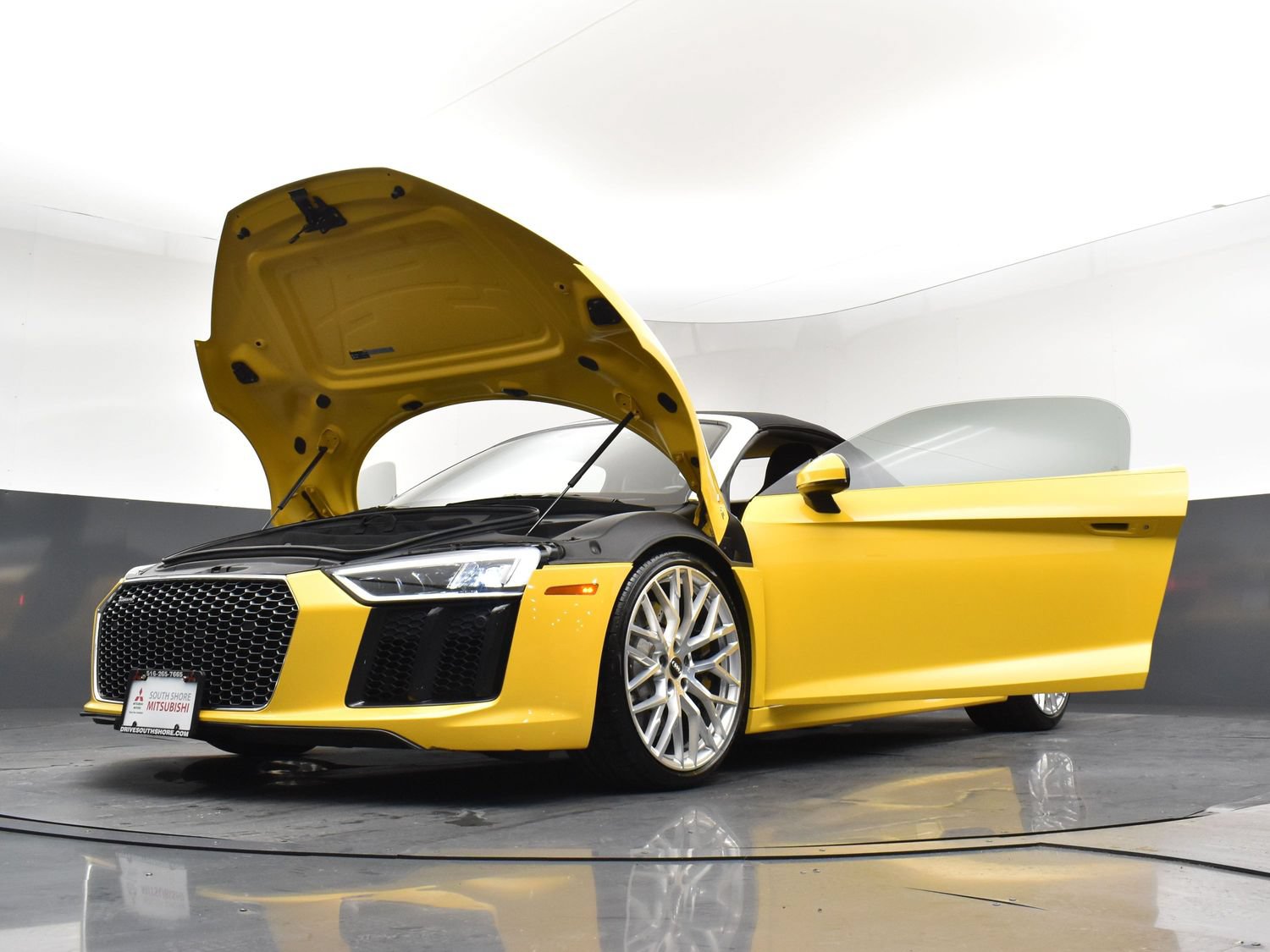 Used 2017 Audi R8 V10 w/ Carbon Exterior Package AWD/4WD image 32