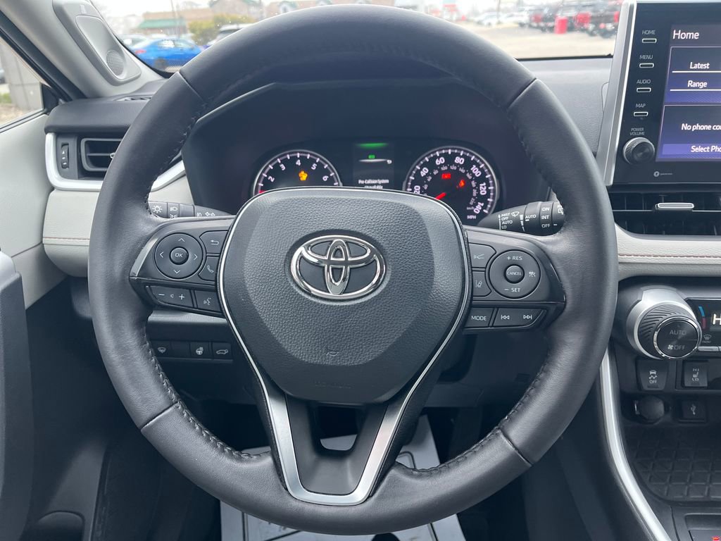 Used 2022 Toyota RAV4 XLE Premium image 15