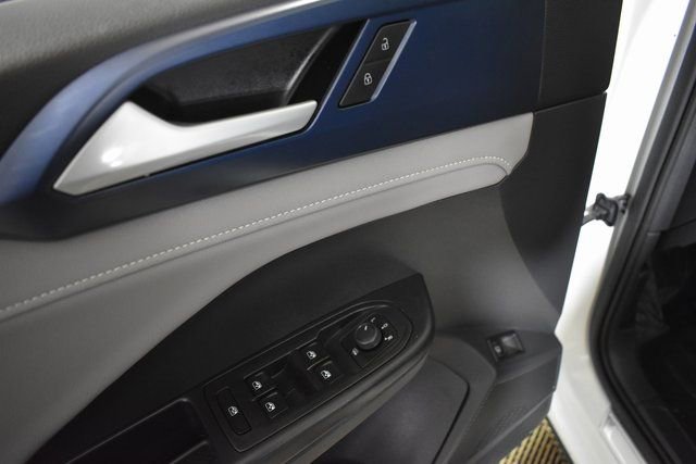 Used 2024 Volkswagen Taos SE FWD image 8