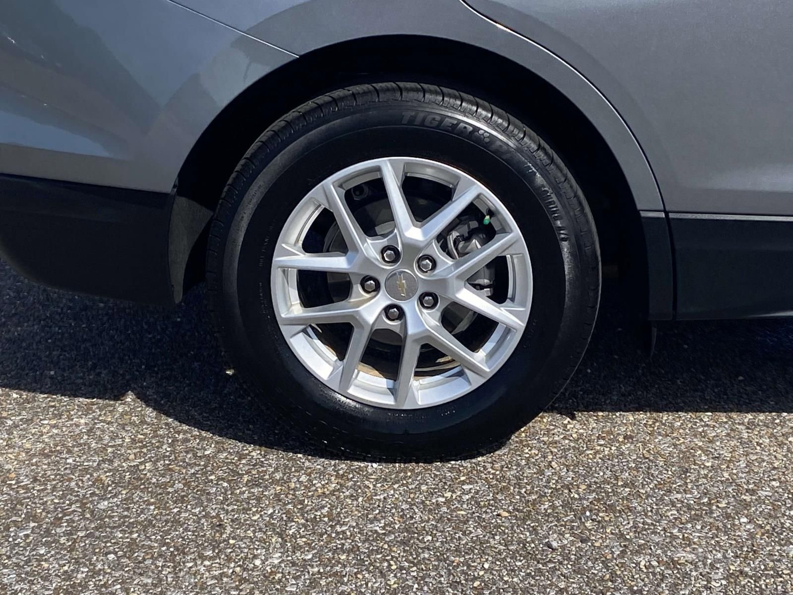 Used 2023 Chevrolet Equinox LS FWD image 9