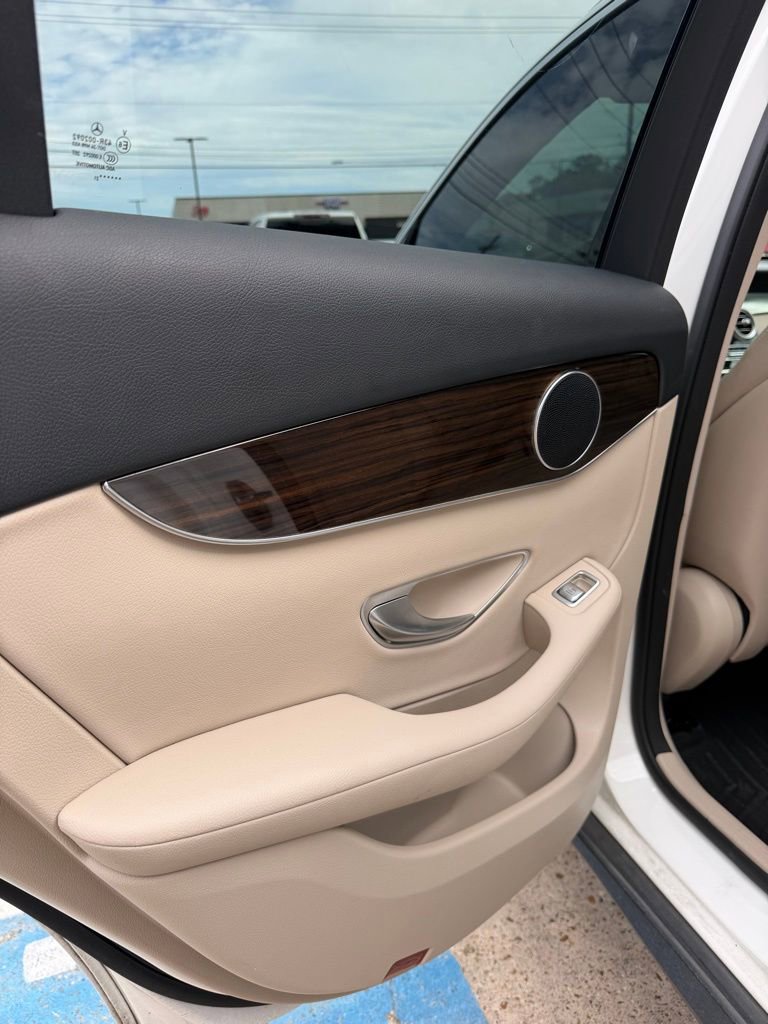 Used 2021 Mercedes-Benz GLC 300 image 9