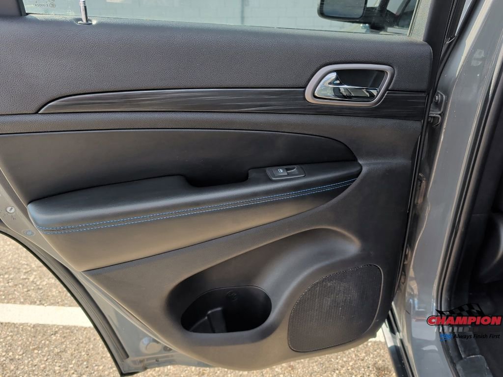 Used 2020 Jeep Grand Cherokee Laredo image 23