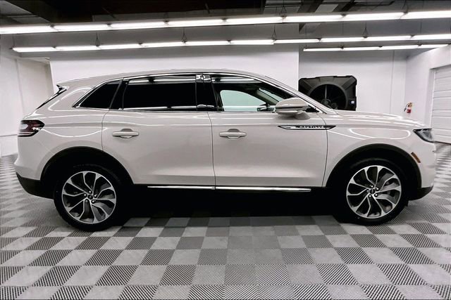 Used 2023 Lincoln Nautilus Reserve image 15