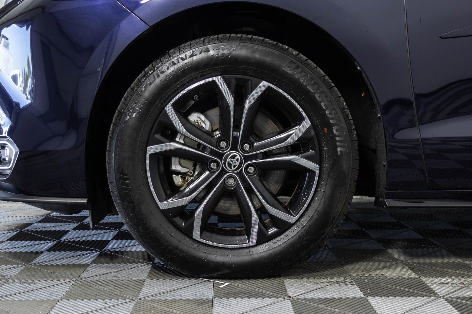 Used 2025 Toyota Sienna Platinum AWD/4WD image 48