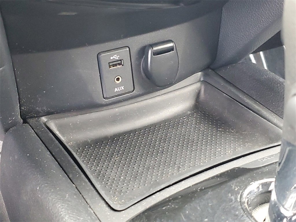 Used 2015 Nissan Rogue SV image 46