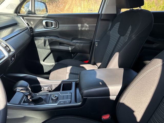 Used 2022 Kia Sorento LX image 24