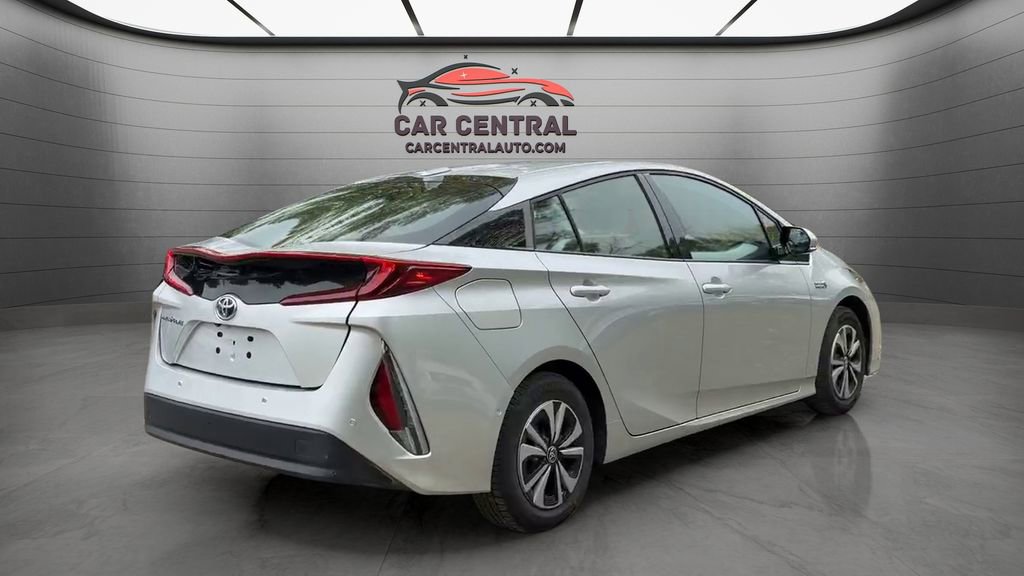 Used 2018 Toyota Prius Prime Advanced FWD image 5