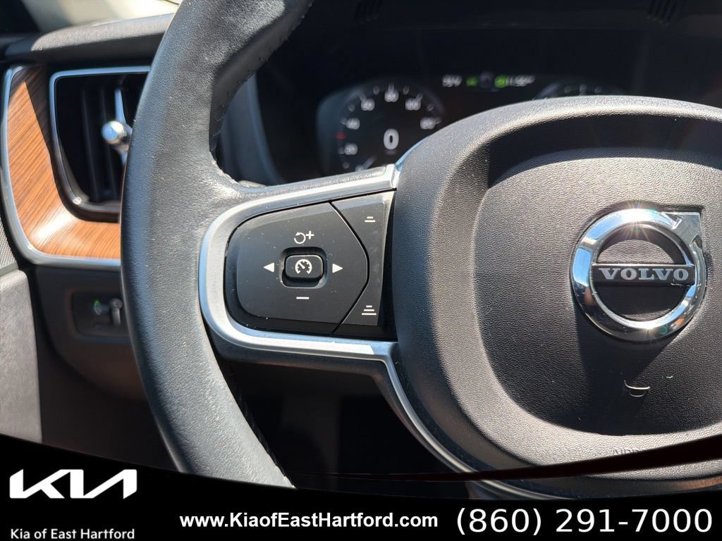 Used 2021 Volvo XC60 T5 Momentum AWD/4WD image 33