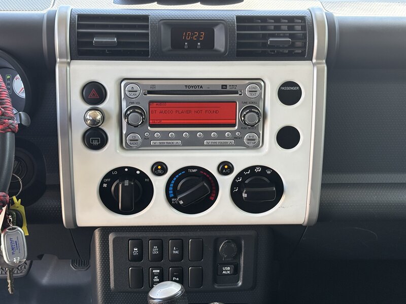 Used 2014 Toyota FJ Cruiser 4WD w/ Upgrade Package image 29