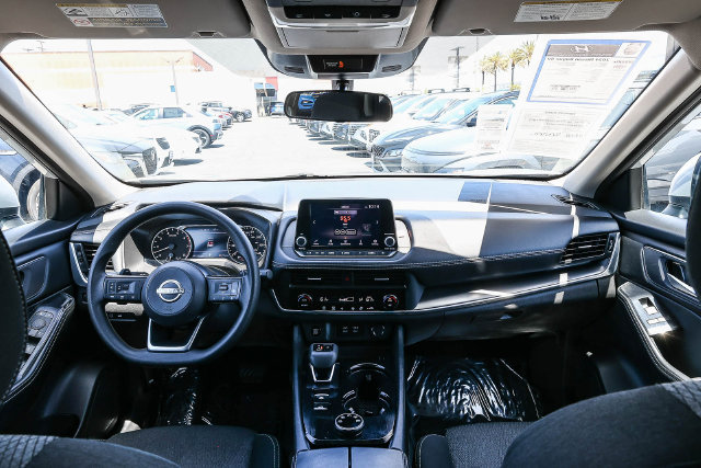 Used 2024 Nissan Rogue SV AWD/4WD image 12