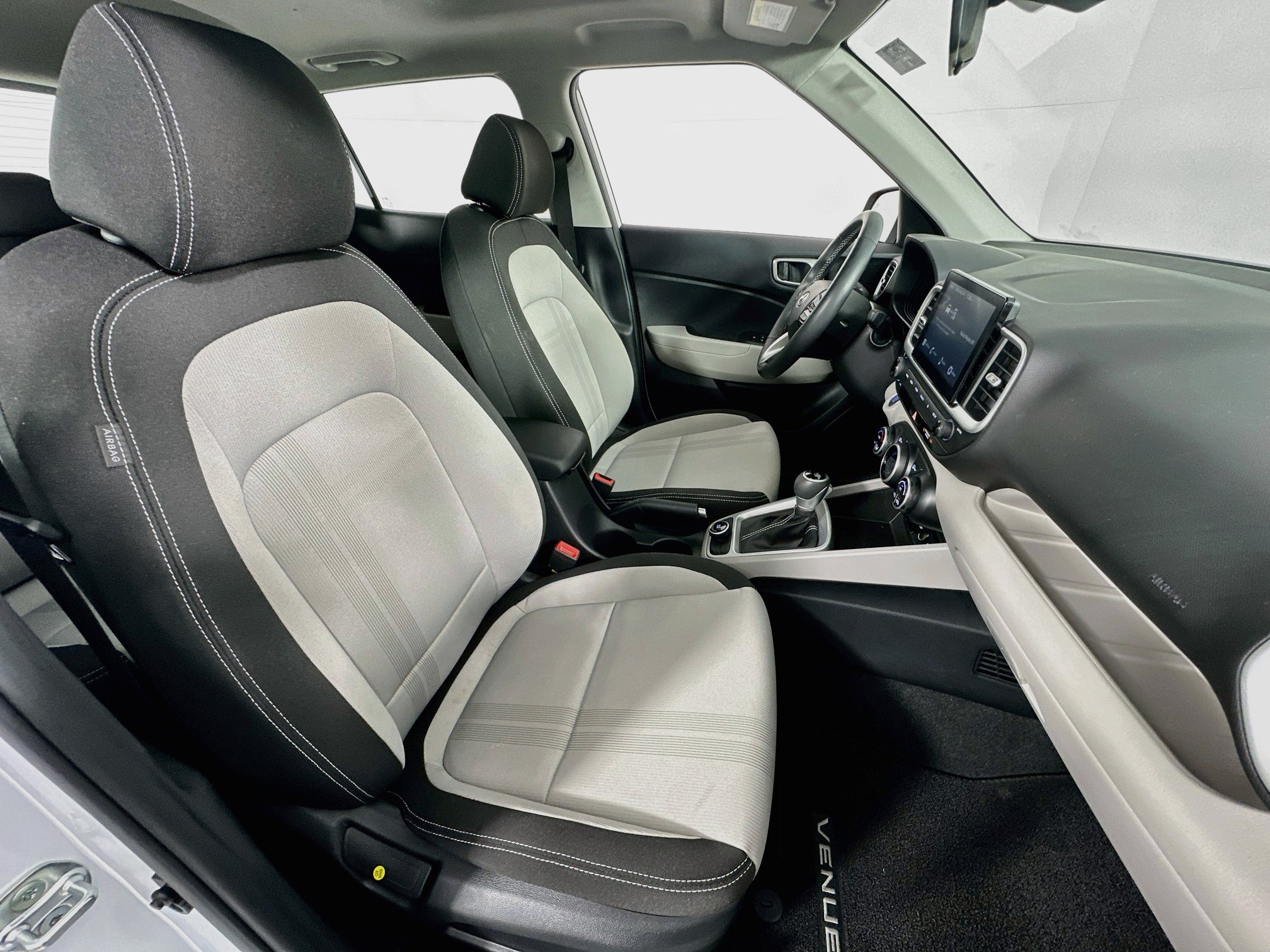 Used 2024 Hyundai Venue SEL FWD image 26