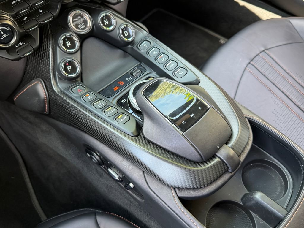 Used 2023 Aston Martin V8 Vantage Roadster RWD image 31