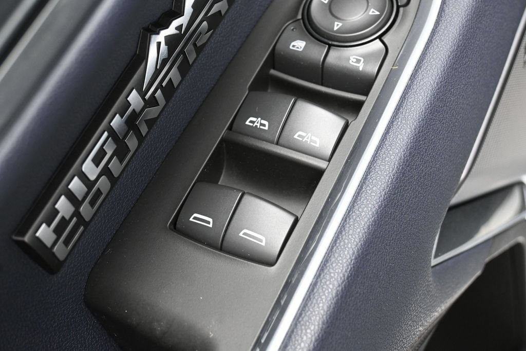Used 2025 Chevrolet Silverado 1500 High Country w/ High Country Premium Package AWD/4WD image 13