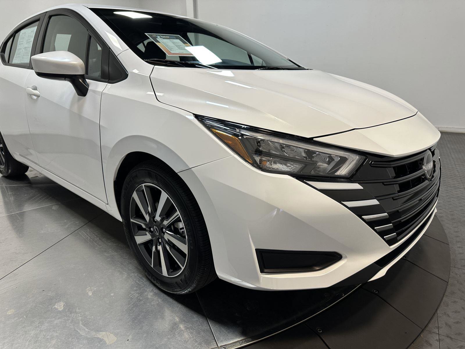 Used 2025 Nissan Versa SV FWD image 3