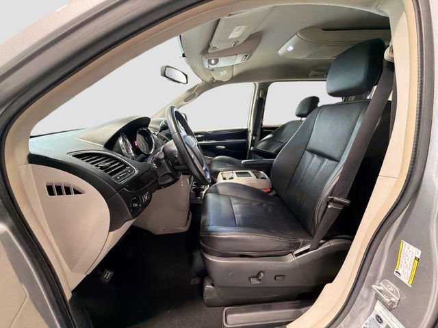 Used 2014 Chrysler Town & Country Touring FWD image 18