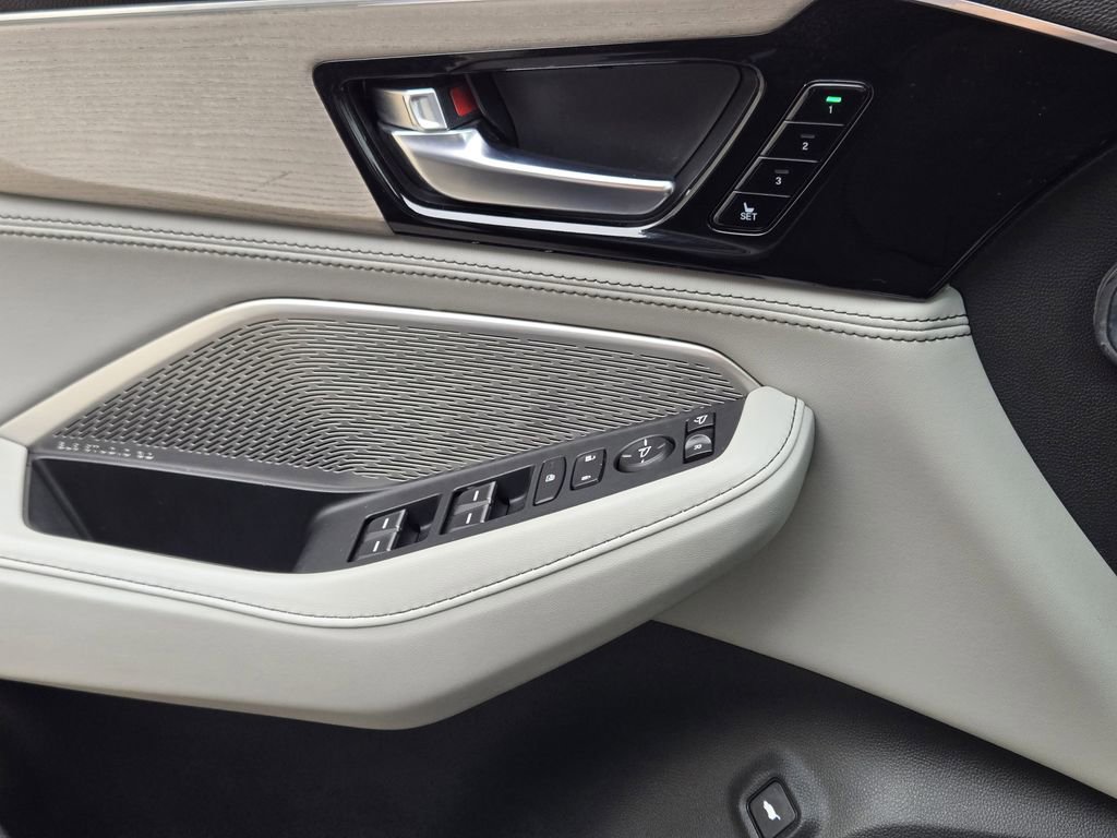 Used 2023 Acura MDX SH-AWD w/ Advance Package image 30