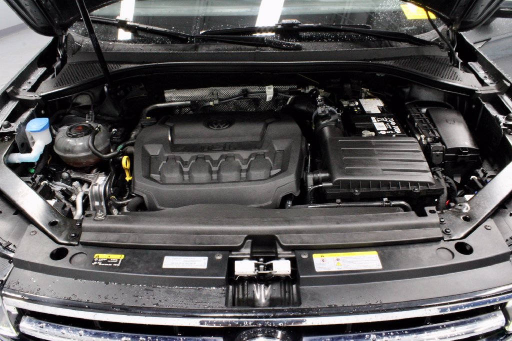 Used 2024 Volkswagen Tiguan SE FWD image 17