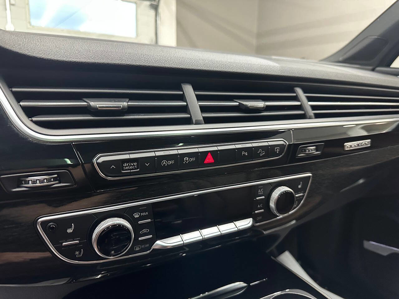 Used 2017 Audi Q7 3.0T Prestige AWD/4WD image 19