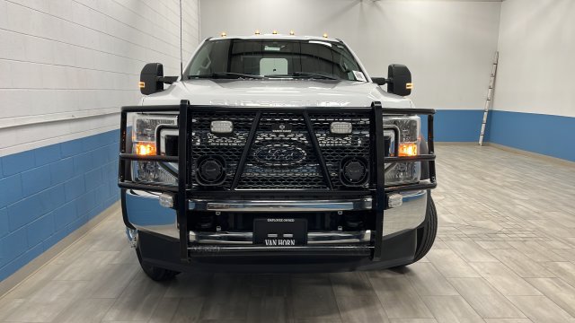 Used 2022 Ford F550 2WD Regular Cab Super Duty w/ XLT Value Package image 2