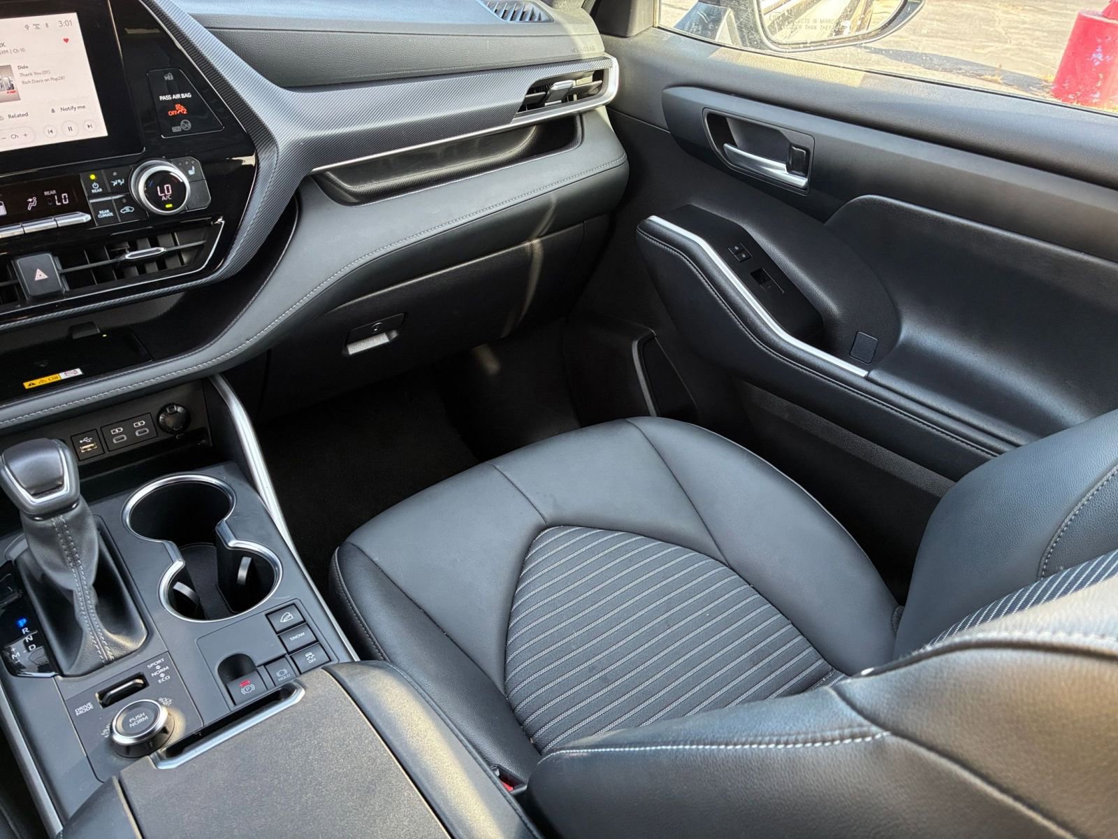 Used 2025 Toyota Highlander XSE image 40