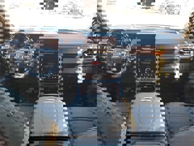 New 2025 GMC Yukon XL Denali w/ Denali Reserve Package image 12