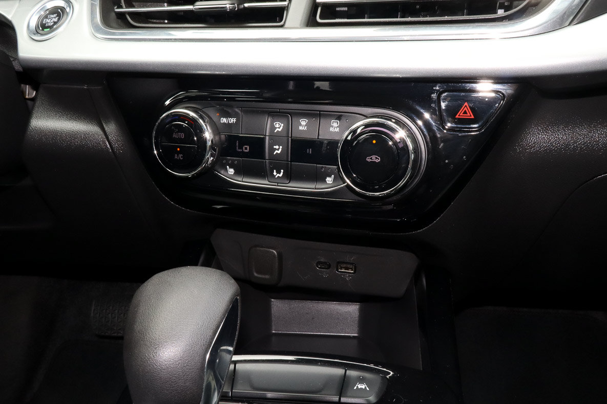 Used 2025 Chevrolet Trax LT w/ LT Convenience Package FWD image 11