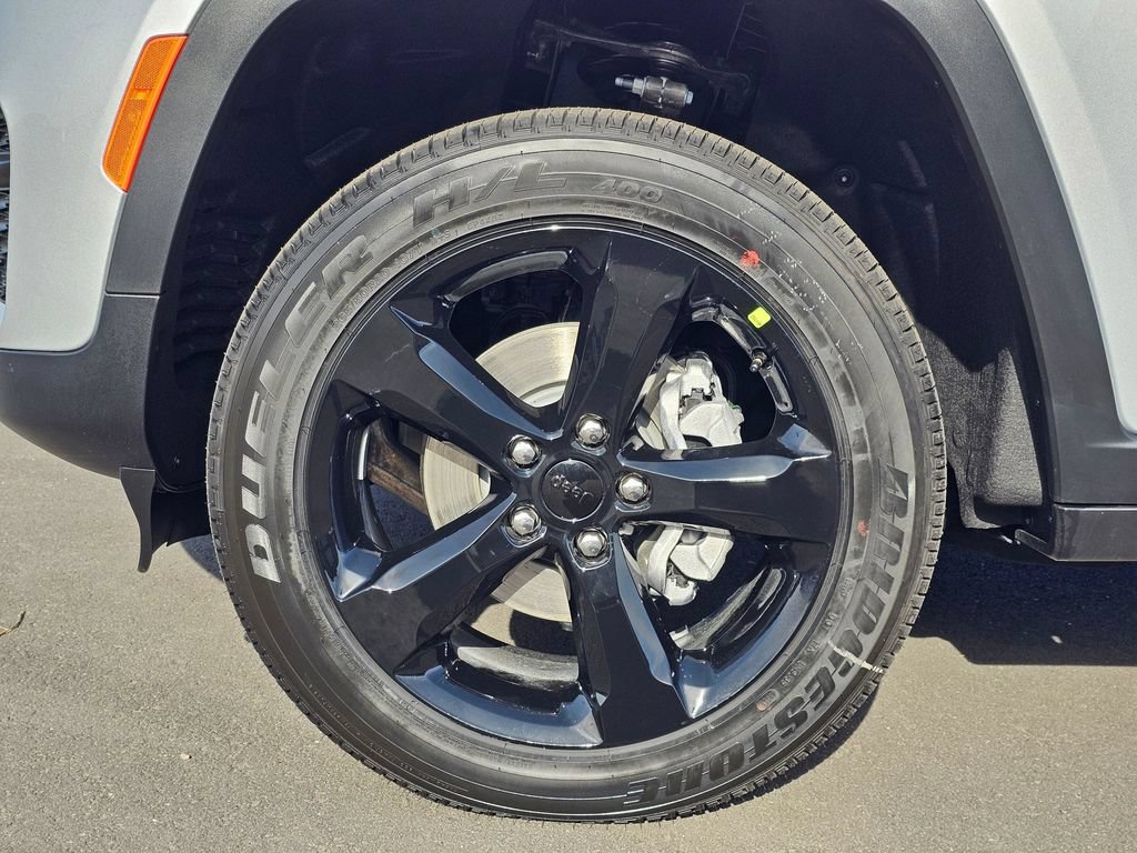 New 2025 Jeep Grand Cherokee Altitude AWD/4WD image 8