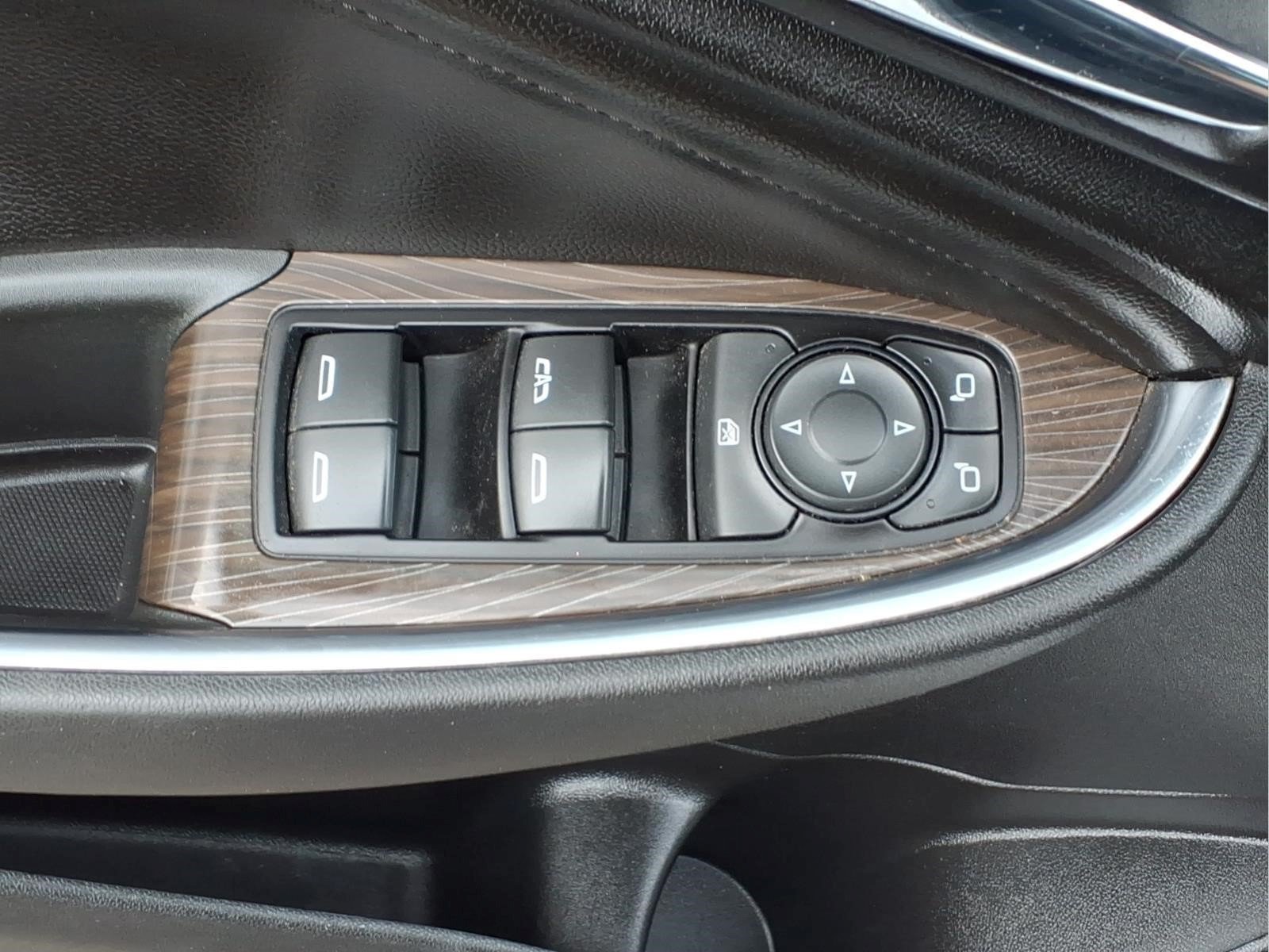 Used 2018 Chevrolet Malibu Premier w/ Premier Sun and Wheel Package FWD image 24