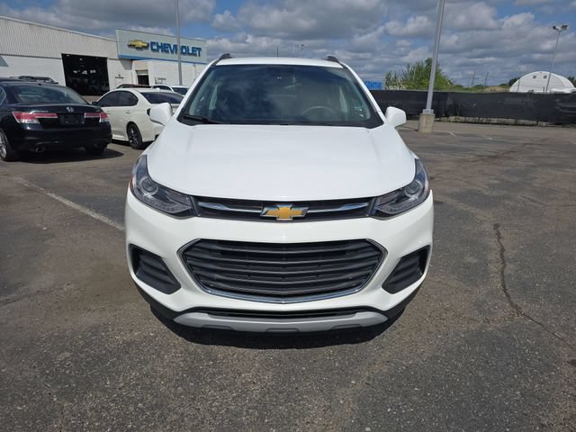 Certified 2020 Chevrolet Trax LT w/ LT Convenience Package FWD image 3