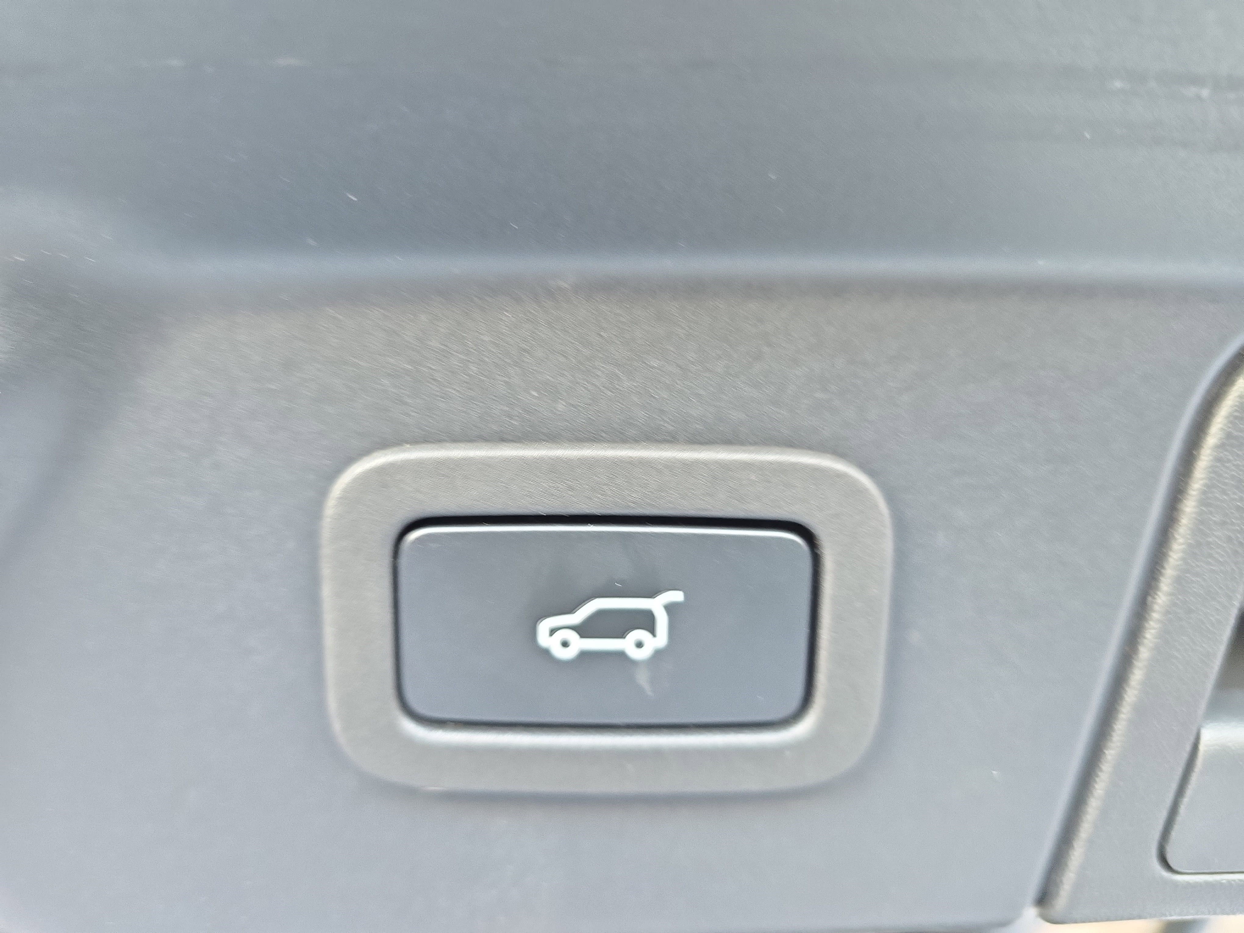 Used 2022 Land Rover Range Rover Velar R-Dynamic S image 13