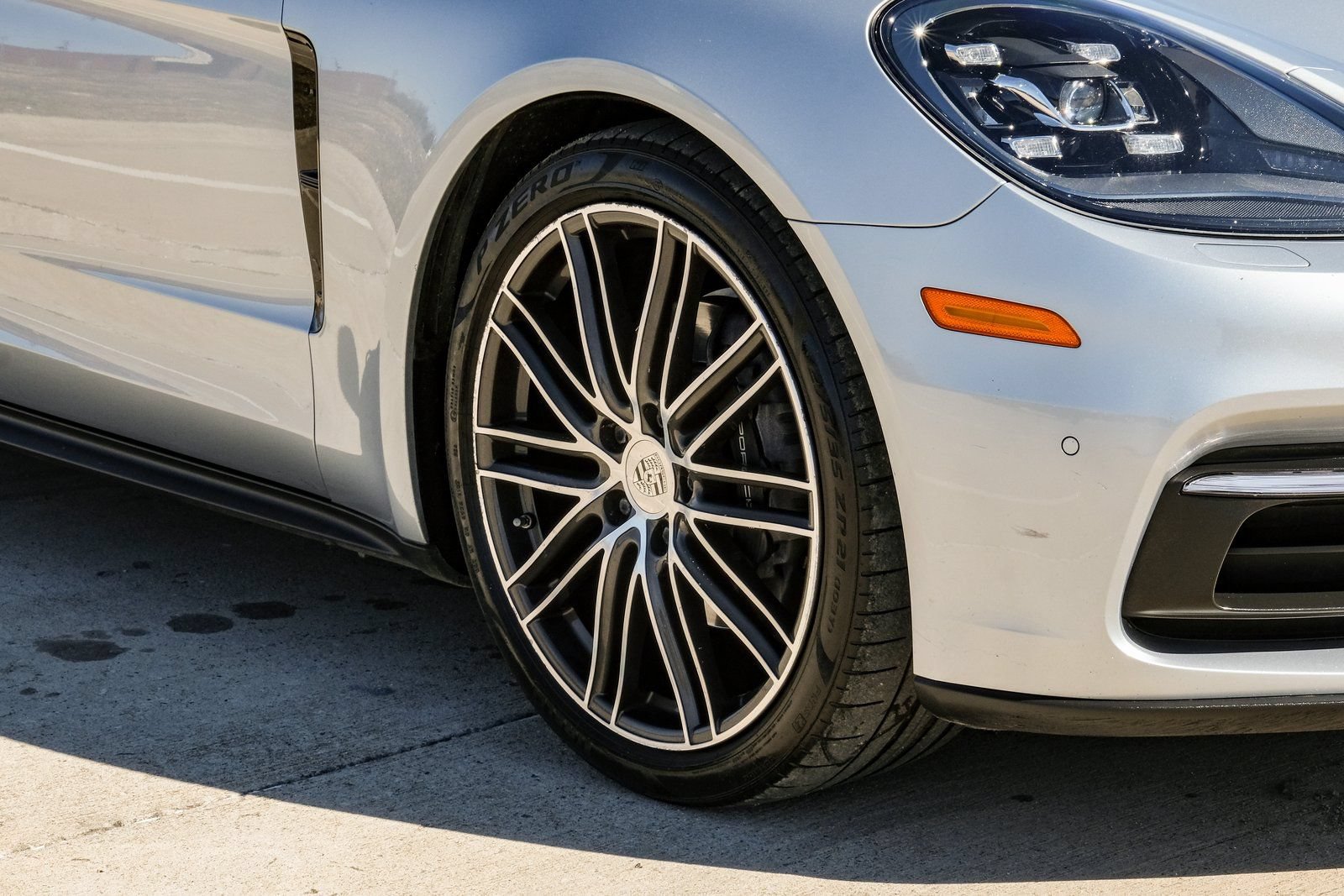 Used 2018 Porsche Panamera 4 AWD/4WD image 49