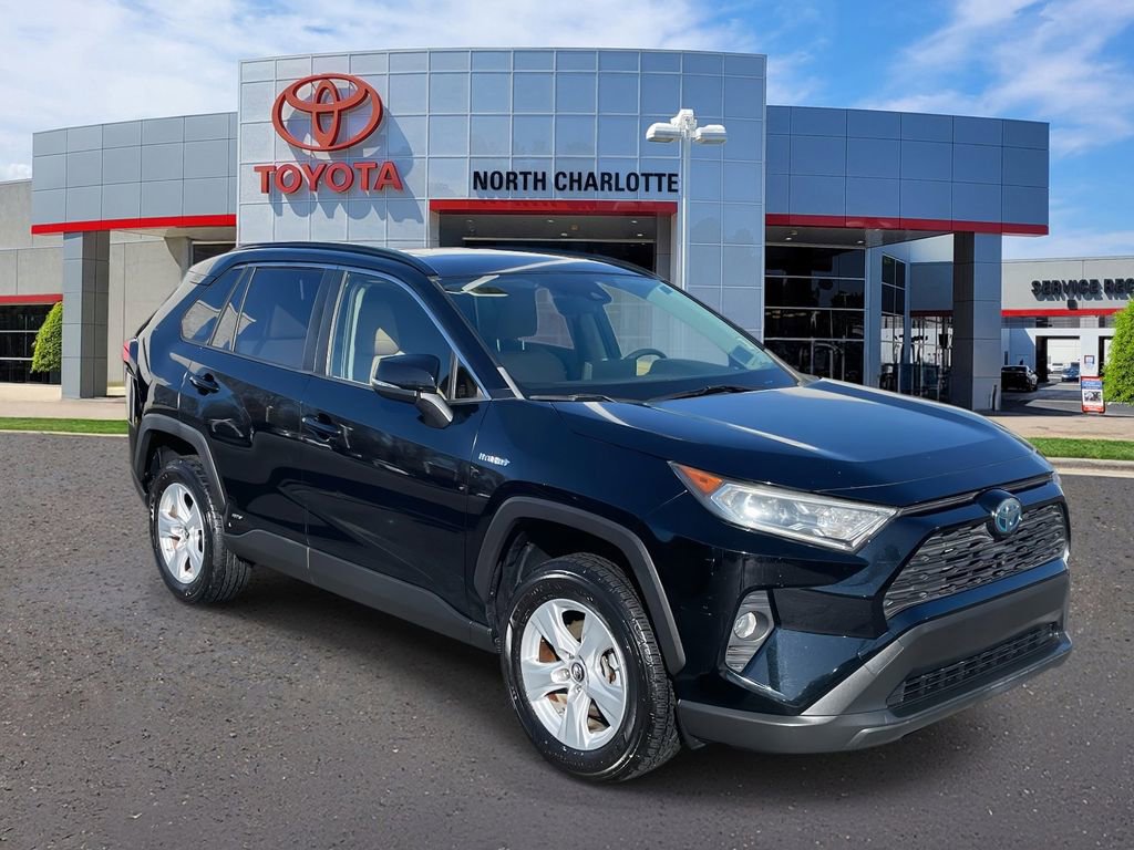 Used 2019 Toyota RAV4 XLE AWD/4WD image 2