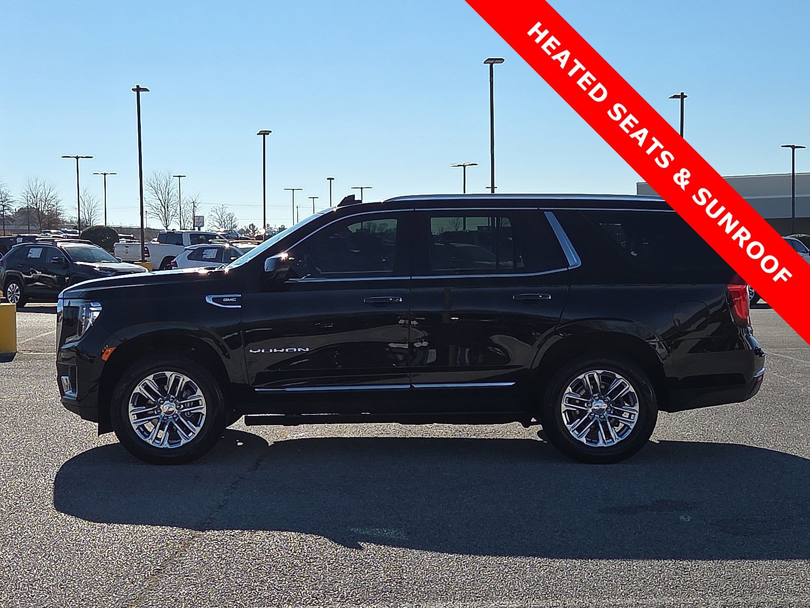 Used 2023 GMC Yukon SLT w/ SLT Luxury Package image 3