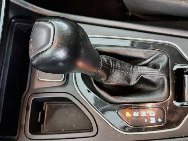 Used 2020 Jeep Cherokee Limited FWD image 19