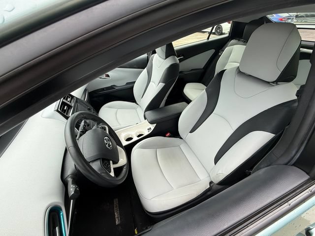 Used 2016 Toyota Prius Four FWD image 3