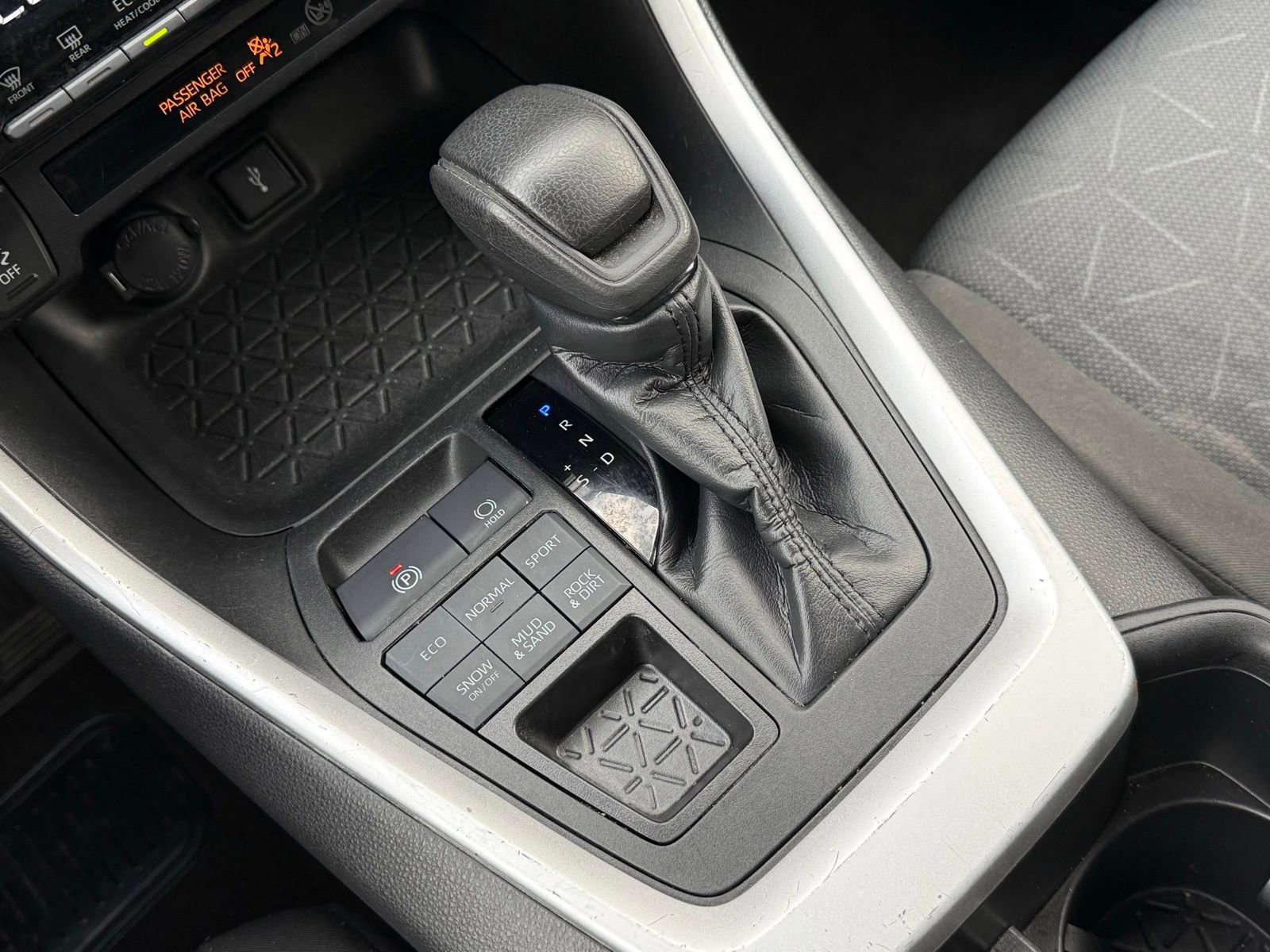 Used 2022 Toyota RAV4 XLE AWD/4WD image 23
