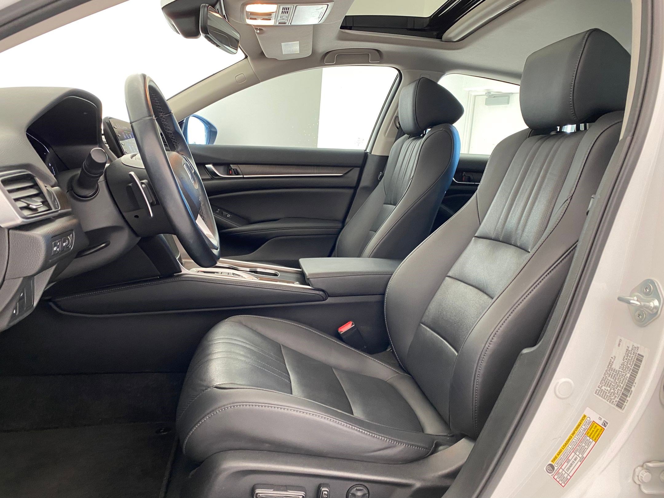 Used 2022 Honda Accord Touring image 4