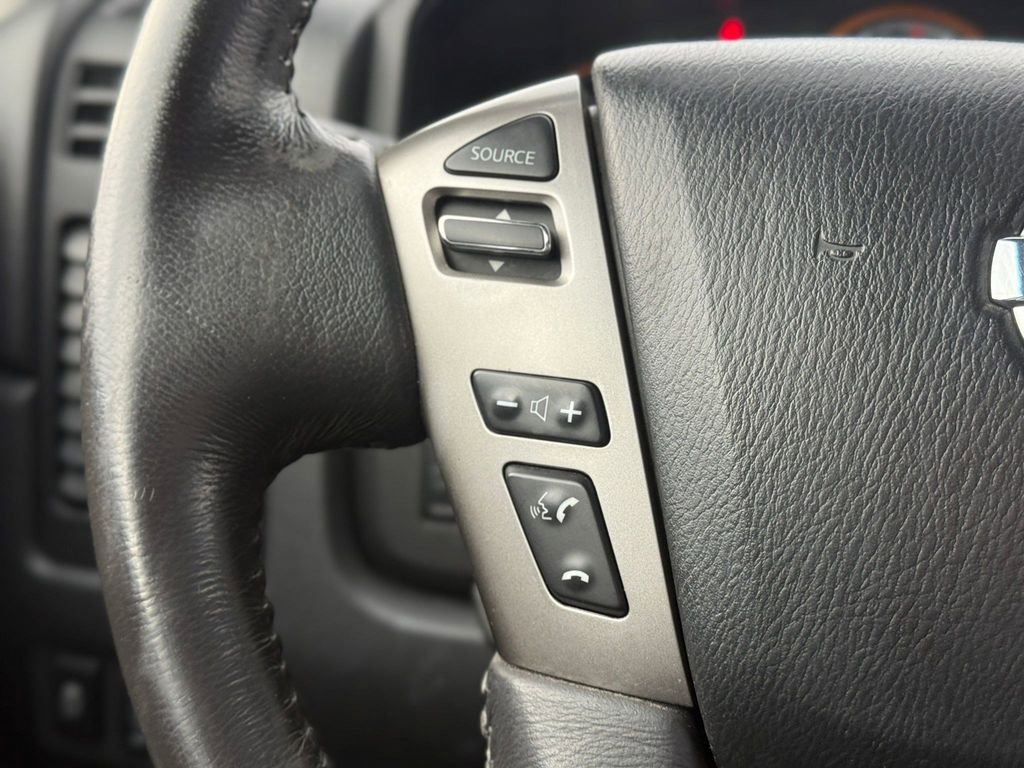 Used 2015 Nissan Titan SL image 21