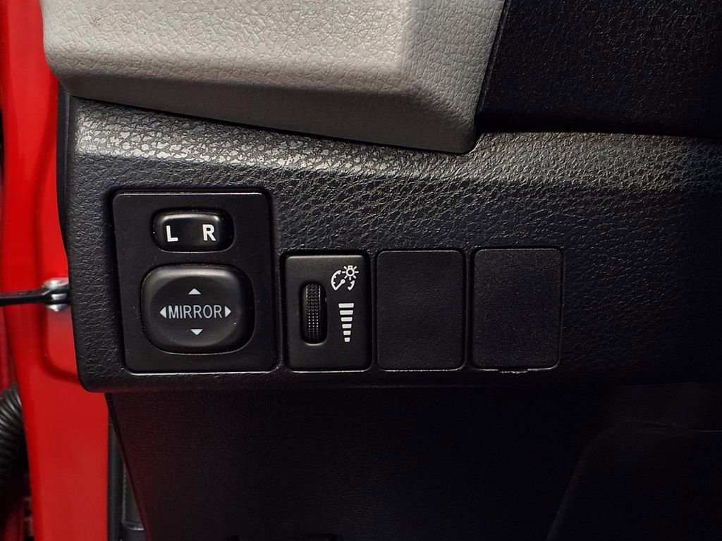 Used 2014 Toyota Corolla LE image 13