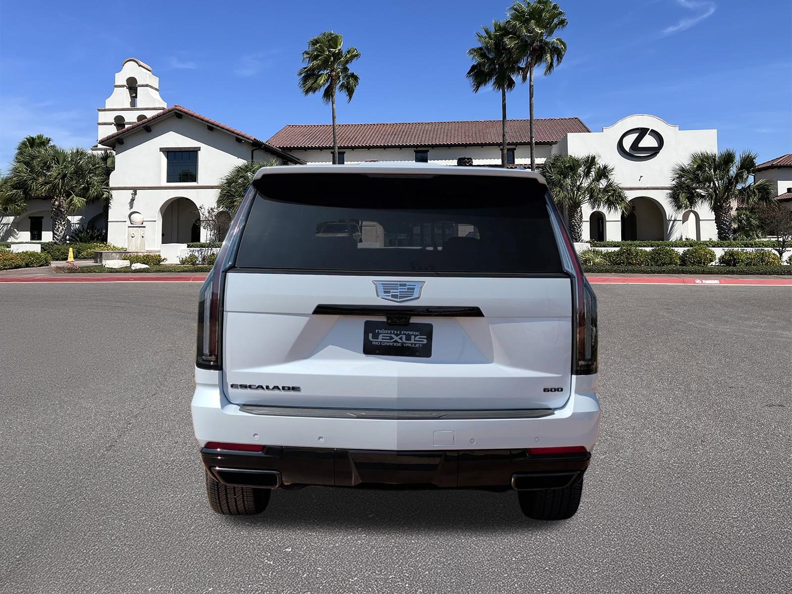 Used 2026 Cadillac Escalade ESV Sport w/ LPO, ONYX Package image 3