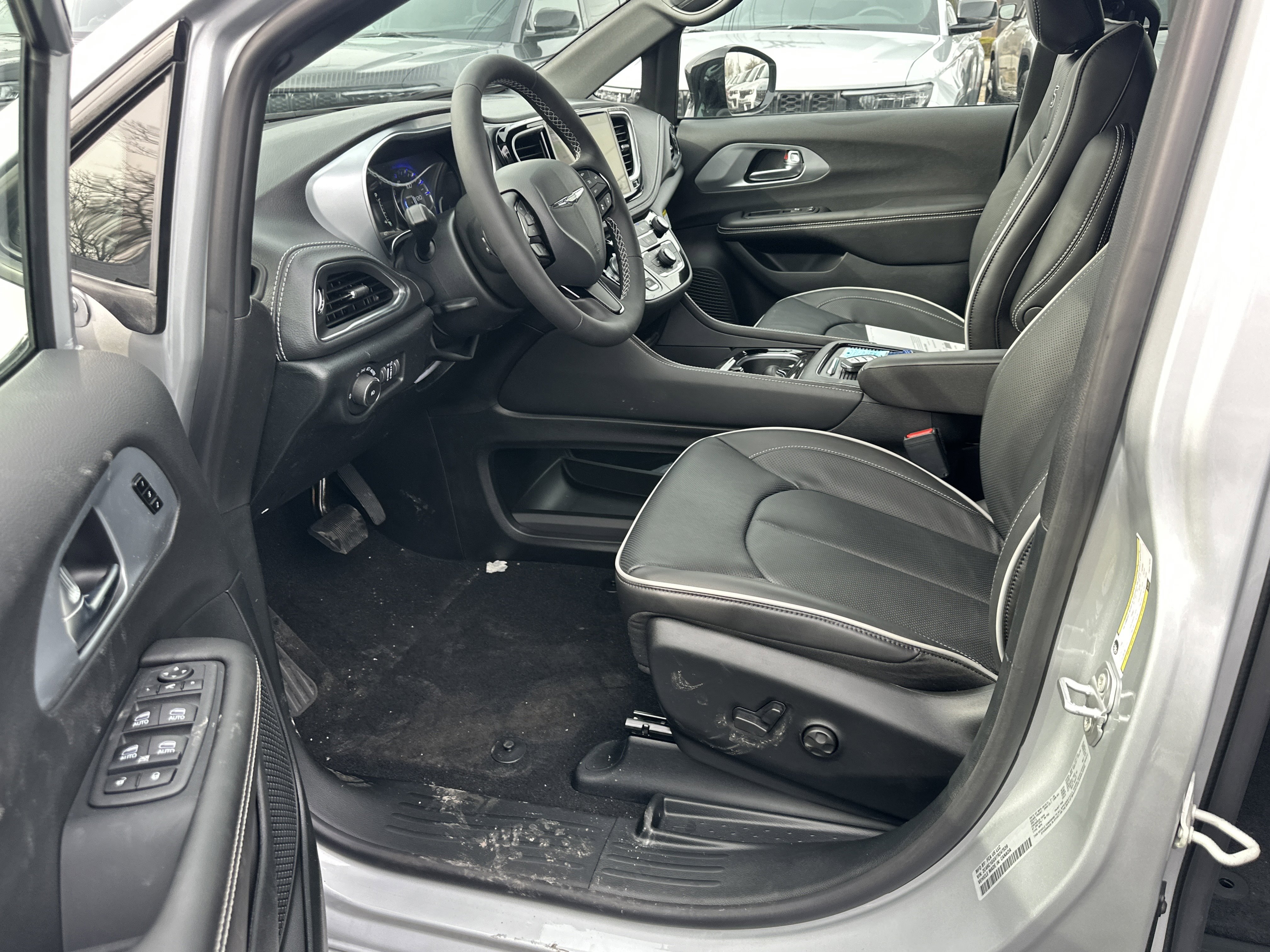 New 2026 Chrysler Pacifica Limited w/ S Appearance Package FWD image 26