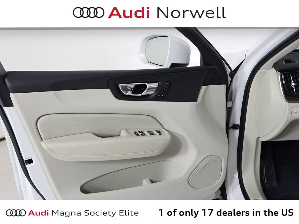 Used 2022 Volvo XC60 B5 Momentum w/ Climate Package image 21