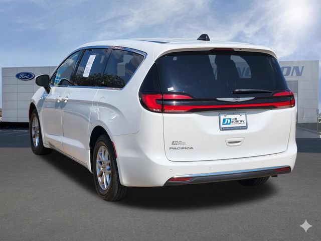 Used 2023 Chrysler Pacifica Touring-L FWD image 10
