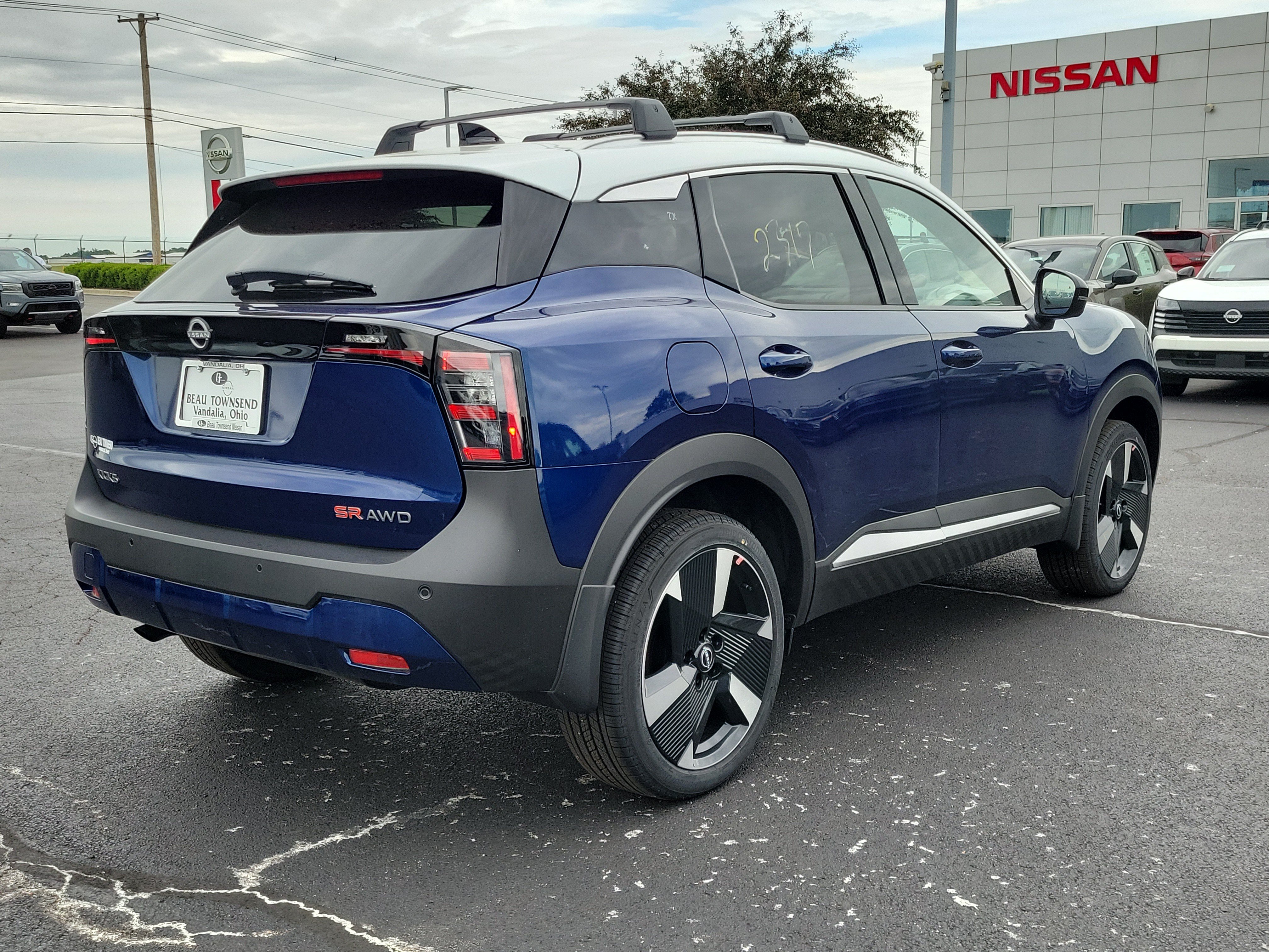 New 2026 Nissan Kicks SR w/ Illumination Package AWD/4WD image 4